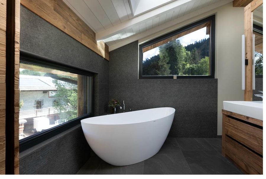 Freestanding bath