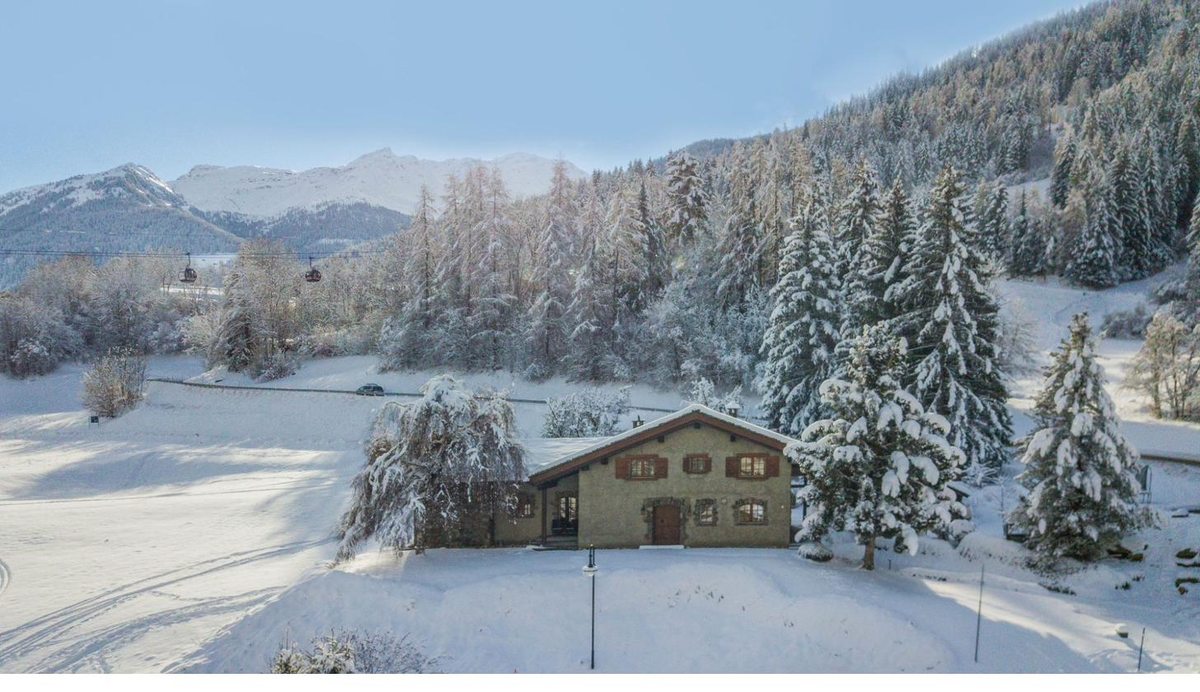 Chalet Falcon — aerial view with gondola, Le Châble